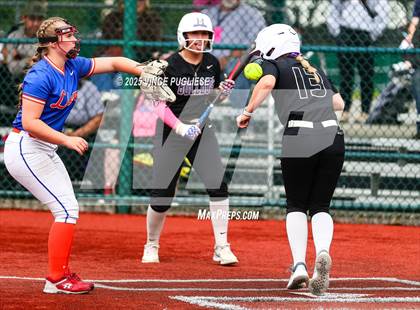 Thumbnail 3 in Hermiston @ Auburn Mountainview (WIAA 3A Opening Round) photogallery.
