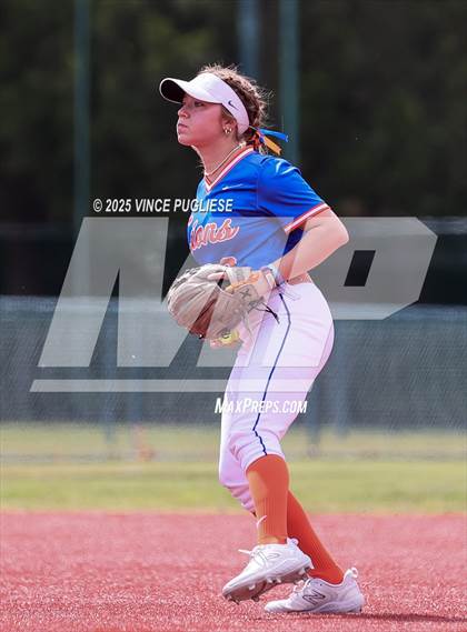 Thumbnail 3 in Hermiston @ Auburn Mountainview (WIAA 3A Opening Round) photogallery.