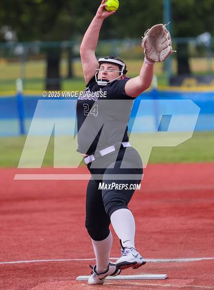 Thumbnail 3 in Hermiston @ Auburn Mountainview (WIAA 3A Opening Round) photogallery.