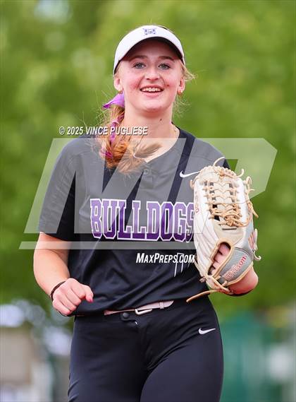 Thumbnail 3 in Hermiston @ Auburn Mountainview (WIAA 3A Opening Round) photogallery.