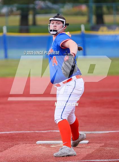 Thumbnail 2 in Hermiston @ Auburn Mountainview (WIAA 3A Opening Round) photogallery.