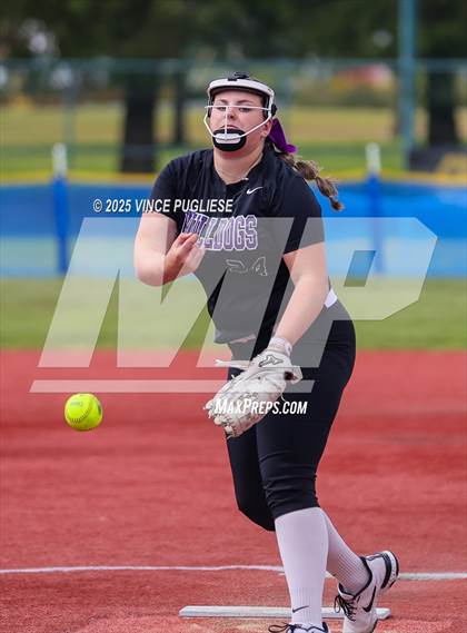 Thumbnail 3 in Hermiston @ Auburn Mountainview (WIAA 3A Opening Round) photogallery.