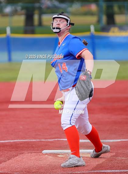 Thumbnail 3 in Hermiston @ Auburn Mountainview (WIAA 3A Opening Round) photogallery.