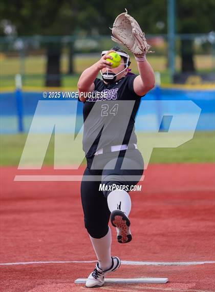 Thumbnail 2 in Hermiston @ Auburn Mountainview (WIAA 3A Opening Round) photogallery.