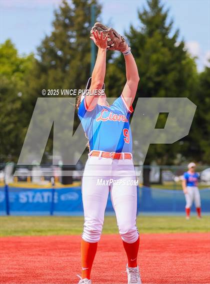 Thumbnail 2 in Hermiston @ Auburn Mountainview (WIAA 3A Opening Round) photogallery.