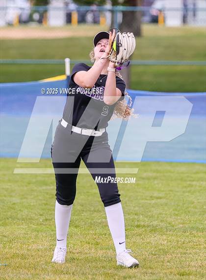 Thumbnail 2 in Hermiston @ Auburn Mountainview (WIAA 3A Opening Round) photogallery.