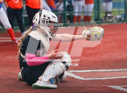 Thumbnail 3 in Hermiston @ Auburn Mountainview (WIAA 3A Opening Round) photogallery.