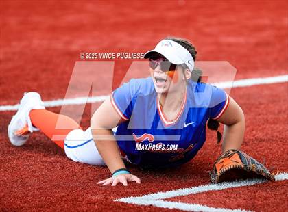 Thumbnail 1 in Hermiston @ Auburn Mountainview (WIAA 3A Opening Round) photogallery.