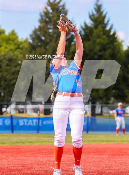 Thumbnail 3 in Hermiston @ Auburn Mountainview (WIAA 3A Opening Round) photogallery.