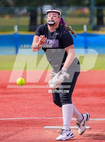Thumbnail 3 in Hermiston @ Auburn Mountainview (WIAA 3A Opening Round) photogallery.
