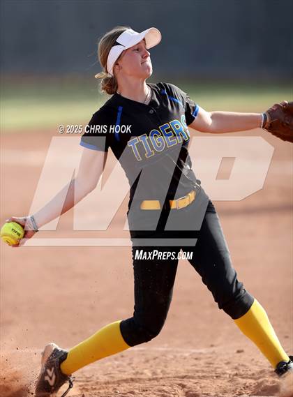 Thumbnail 1 in Marana @ Mountain View photogallery.