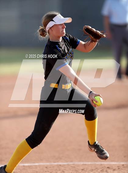 Thumbnail 1 in Marana @ Mountain View photogallery.