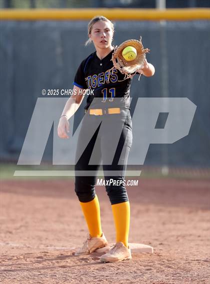 Thumbnail 1 in Marana @ Mountain View photogallery.