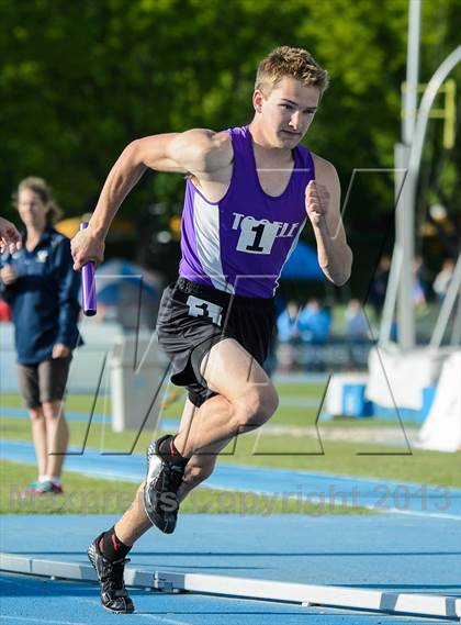 Thumbnail 3 in UHSAA 3A Track and Field Championships photogallery.