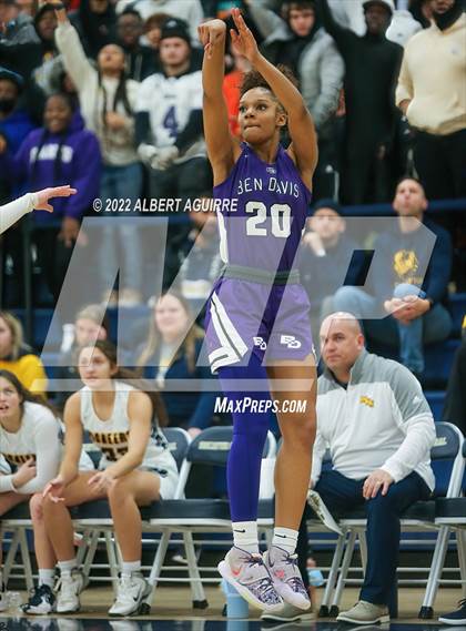 Thumbnail 1 in Ben Davis vs. Mooresville (IHSAA 4A Regional Final) photogallery.