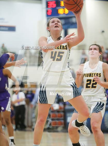 Thumbnail 3 in Ben Davis vs. Mooresville (IHSAA 4A Regional Final) photogallery.