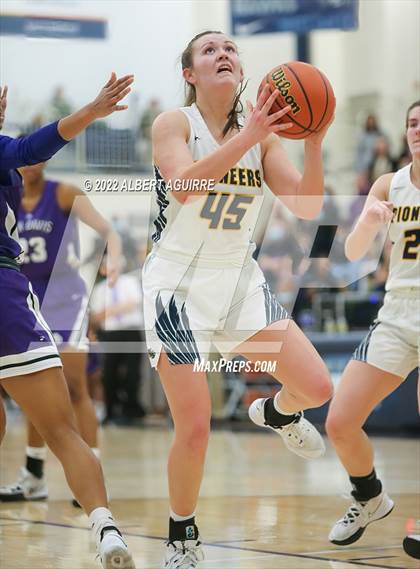 Thumbnail 2 in Ben Davis vs. Mooresville (IHSAA 4A Regional Final) photogallery.