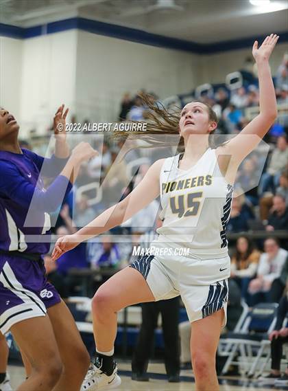 Thumbnail 1 in Ben Davis vs. Mooresville (IHSAA 4A Regional Final) photogallery.