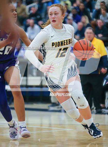 Thumbnail 2 in Ben Davis vs. Mooresville (IHSAA 4A Regional Final) photogallery.