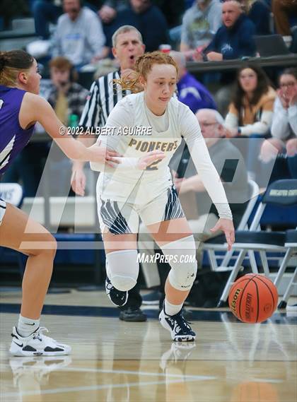 Thumbnail 2 in Ben Davis vs. Mooresville (IHSAA 4A Regional Final) photogallery.