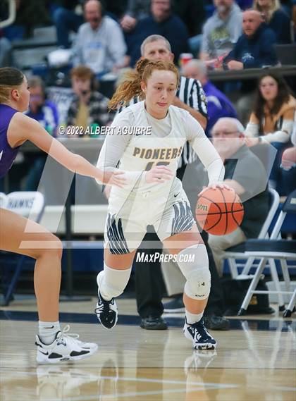 Thumbnail 1 in Ben Davis vs. Mooresville (IHSAA 4A Regional Final) photogallery.