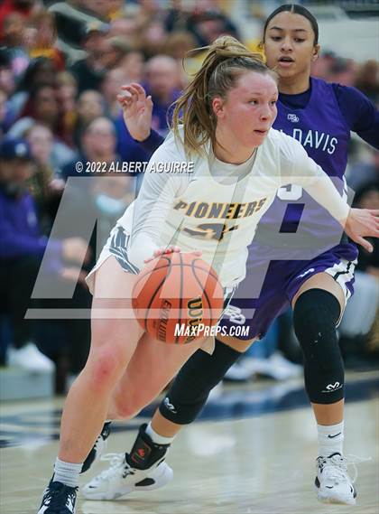 Thumbnail 1 in Ben Davis vs. Mooresville (IHSAA 4A Regional Final) photogallery.
