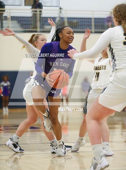 Thumbnail 1 in Ben Davis vs. Mooresville (IHSAA 4A Regional Final) photogallery.