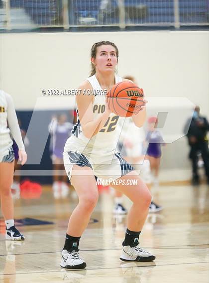 Thumbnail 2 in Ben Davis vs. Mooresville (IHSAA 4A Regional Final) photogallery.