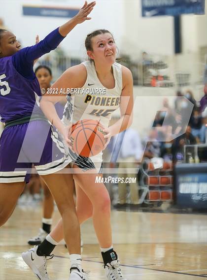 Thumbnail 3 in Ben Davis vs. Mooresville (IHSAA 4A Regional Final) photogallery.