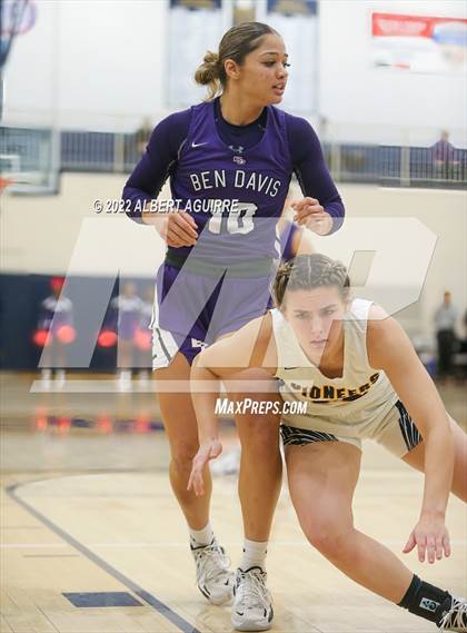 Thumbnail 1 in Ben Davis vs. Mooresville (IHSAA 4A Regional Final) photogallery.