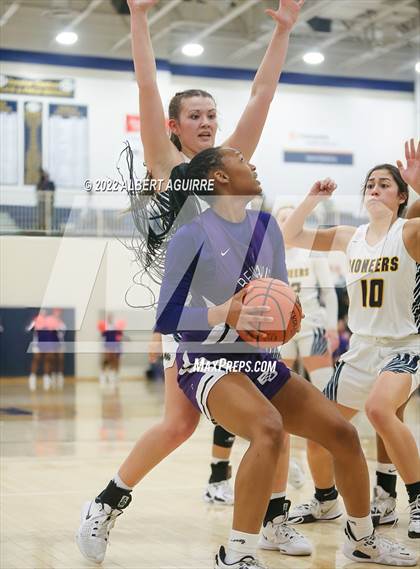 Thumbnail 2 in Ben Davis vs. Mooresville (IHSAA 4A Regional Final) photogallery.