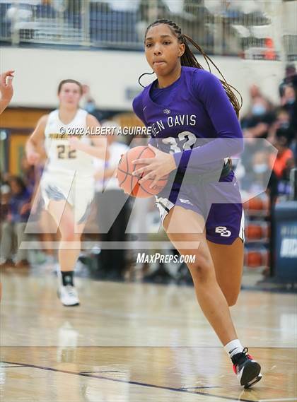 Thumbnail 1 in Ben Davis vs. Mooresville (IHSAA 4A Regional Final) photogallery.