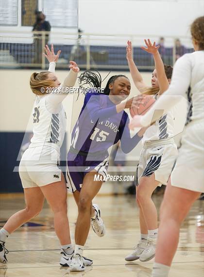 Thumbnail 2 in Ben Davis vs. Mooresville (IHSAA 4A Regional Final) photogallery.