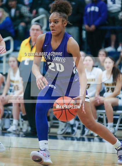 Thumbnail 1 in Ben Davis vs. Mooresville (IHSAA 4A Regional Final) photogallery.