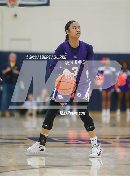 Thumbnail 1 in Ben Davis vs. Mooresville (IHSAA 4A Regional Final) photogallery.