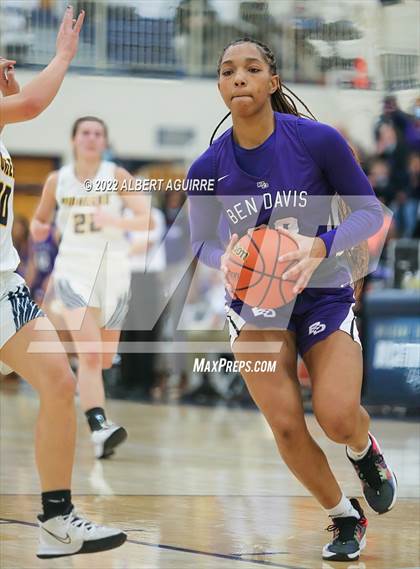 Thumbnail 2 in Ben Davis vs. Mooresville (IHSAA 4A Regional Final) photogallery.