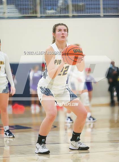 Thumbnail 3 in Ben Davis vs. Mooresville (IHSAA 4A Regional Final) photogallery.