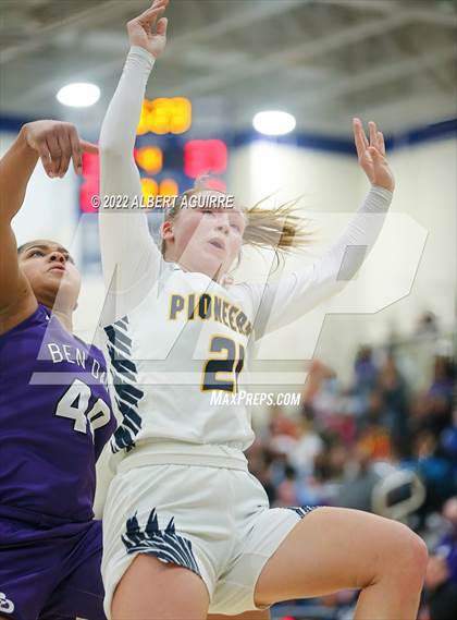 Thumbnail 2 in Ben Davis vs. Mooresville (IHSAA 4A Regional Final) photogallery.