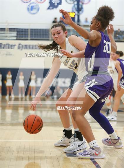 Thumbnail 1 in Ben Davis vs. Mooresville (IHSAA 4A Regional Final) photogallery.
