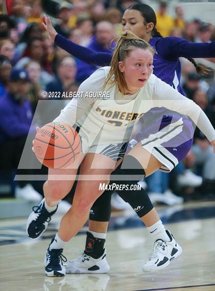 Thumbnail 2 in Ben Davis vs. Mooresville (IHSAA 4A Regional Final) photogallery.