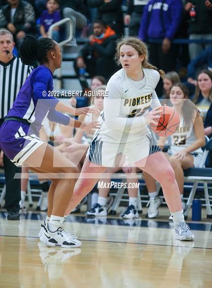 Thumbnail 3 in Ben Davis vs. Mooresville (IHSAA 4A Regional Final) photogallery.