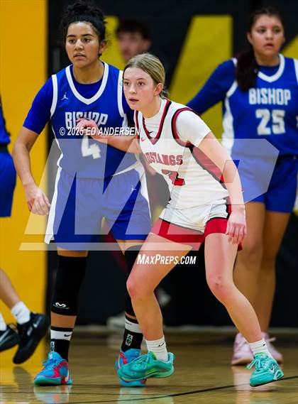 Thumbnail 3 in Pershing County vs. Bishop Union (Serpent Classic) photogallery.