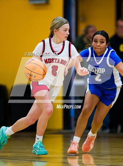 Thumbnail 1 in Pershing County vs. Bishop Union (Serpent Classic) photogallery.