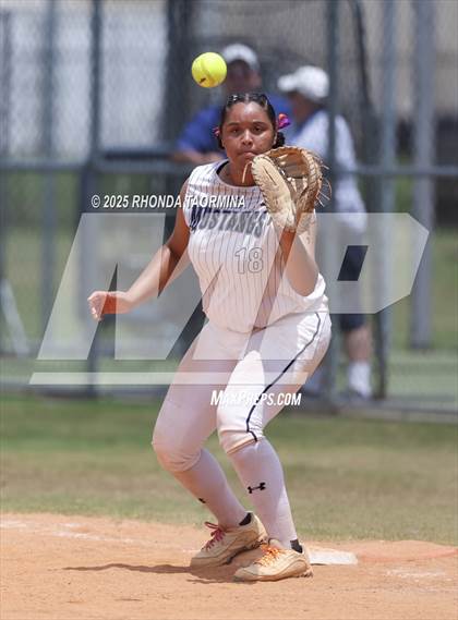 Thumbnail 1 in Galena Park @ Lamar Consolidated (UIL 5A D1 Softball Bi-District) photogallery.