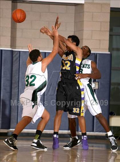 Thumbnail 2 in Twentynine Palms vs. Durango (MLK Hoops Shootout) photogallery.