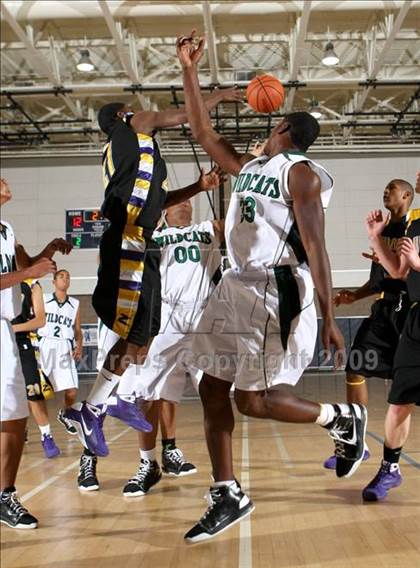 Thumbnail 3 in Twentynine Palms vs. Durango (MLK Hoops Shootout) photogallery.