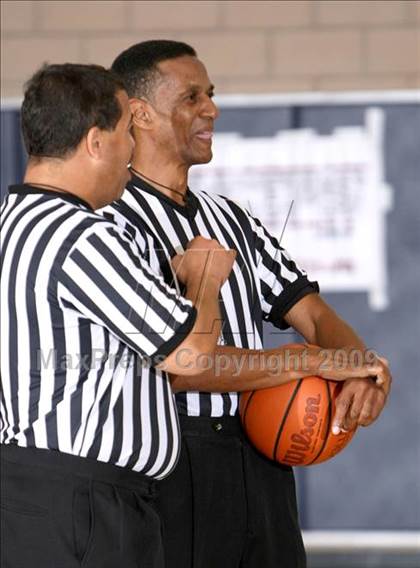 Thumbnail 2 in Twentynine Palms vs. Durango (MLK Hoops Shootout) photogallery.