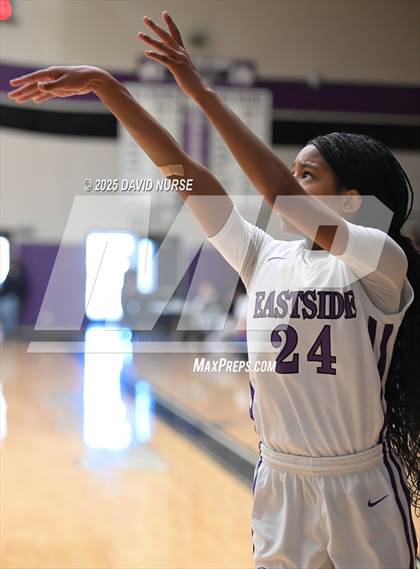 Thumbnail 3 in Eastside vs. Hart photogallery.