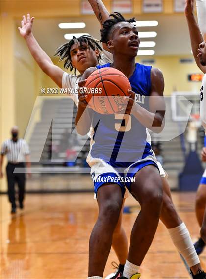 Thumbnail 2 in Jefferson vs. Daingerfield (UIL 3A Region 2 Bi-District Playoff) photogallery.