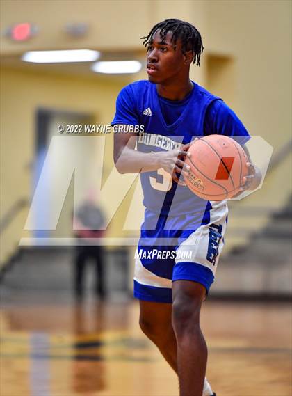 Thumbnail 2 in Jefferson vs. Daingerfield (UIL 3A Region 2 Bi-District Playoff) photogallery.